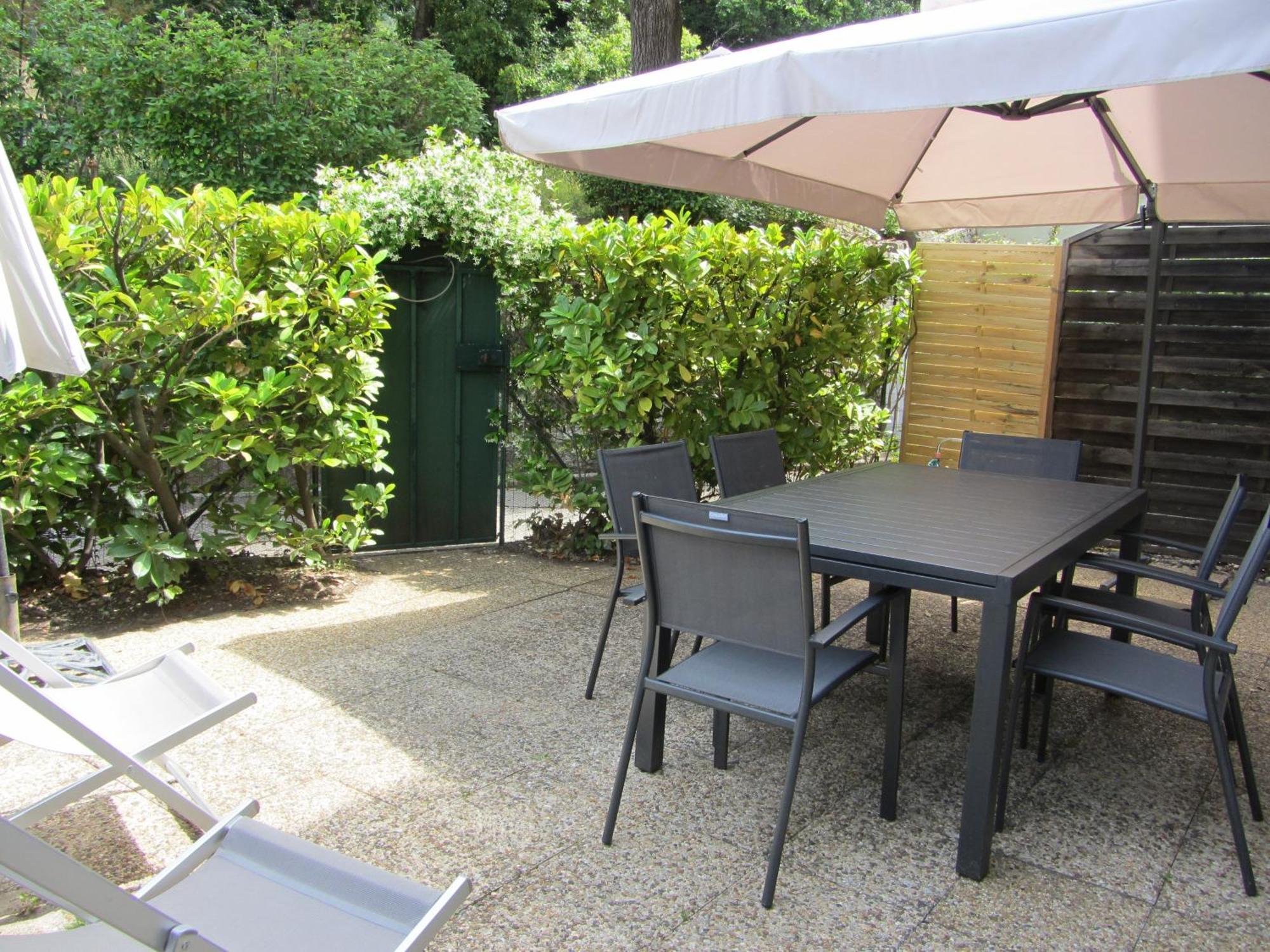 Appartement Les Cigales Rez De Jardin A 10Mn Des Plus Belles Plages Hyères Exterior foto